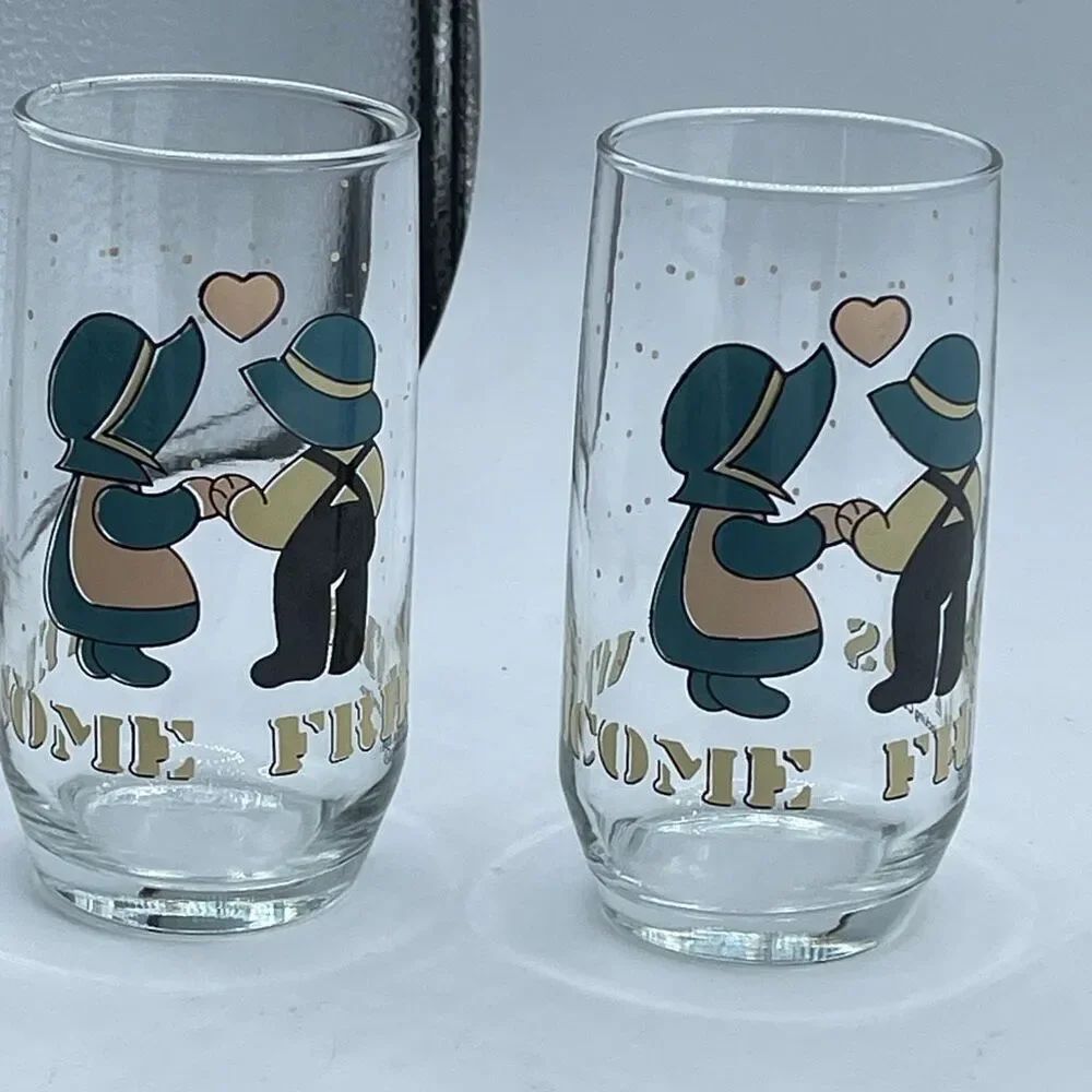 Set of 2 Anchor Hocking “Welcome Friends”Amish Girl & Boy glasses.
